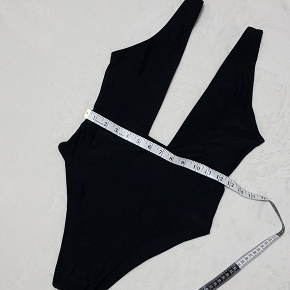 BLACK LOW CUT HIGH LEG ONE PIECE SWIMSUIT - Picture 4 of 7